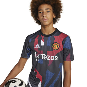 ADI JR MAN U 24-25 PRE-MATCH JERSEY BLACK/MUFC RED/OFF WHITE